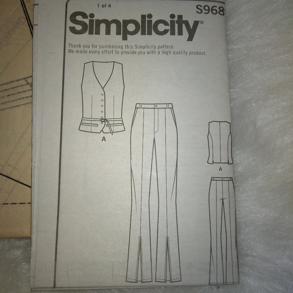 SIMPLICITY S9689 Sz 20W-28W Women's lined vest and pants w/ stylish front vents